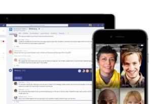 Zu sehen sind ein Tablet, auf dem ein Chat von Microsoft Teams aufgerufen ist, sowie ein Smartphone, in dem ein Video-Call über Teams läuft. Aktuell gibt es Microsoft Teams kostenlos. Bild: Microsoft.